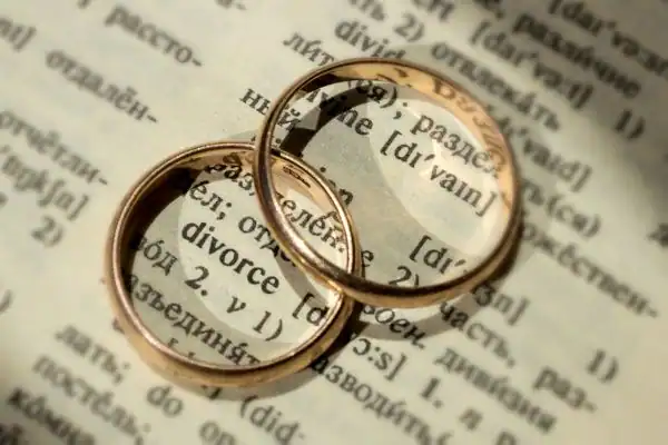 Image of rings removed before divorce mediation Camborne